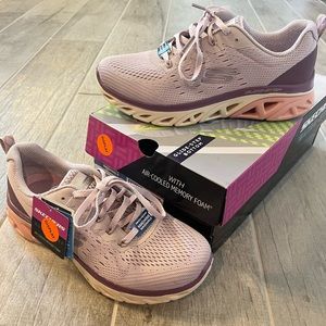 Skechers Glide Rite size 6 in lavender and pink